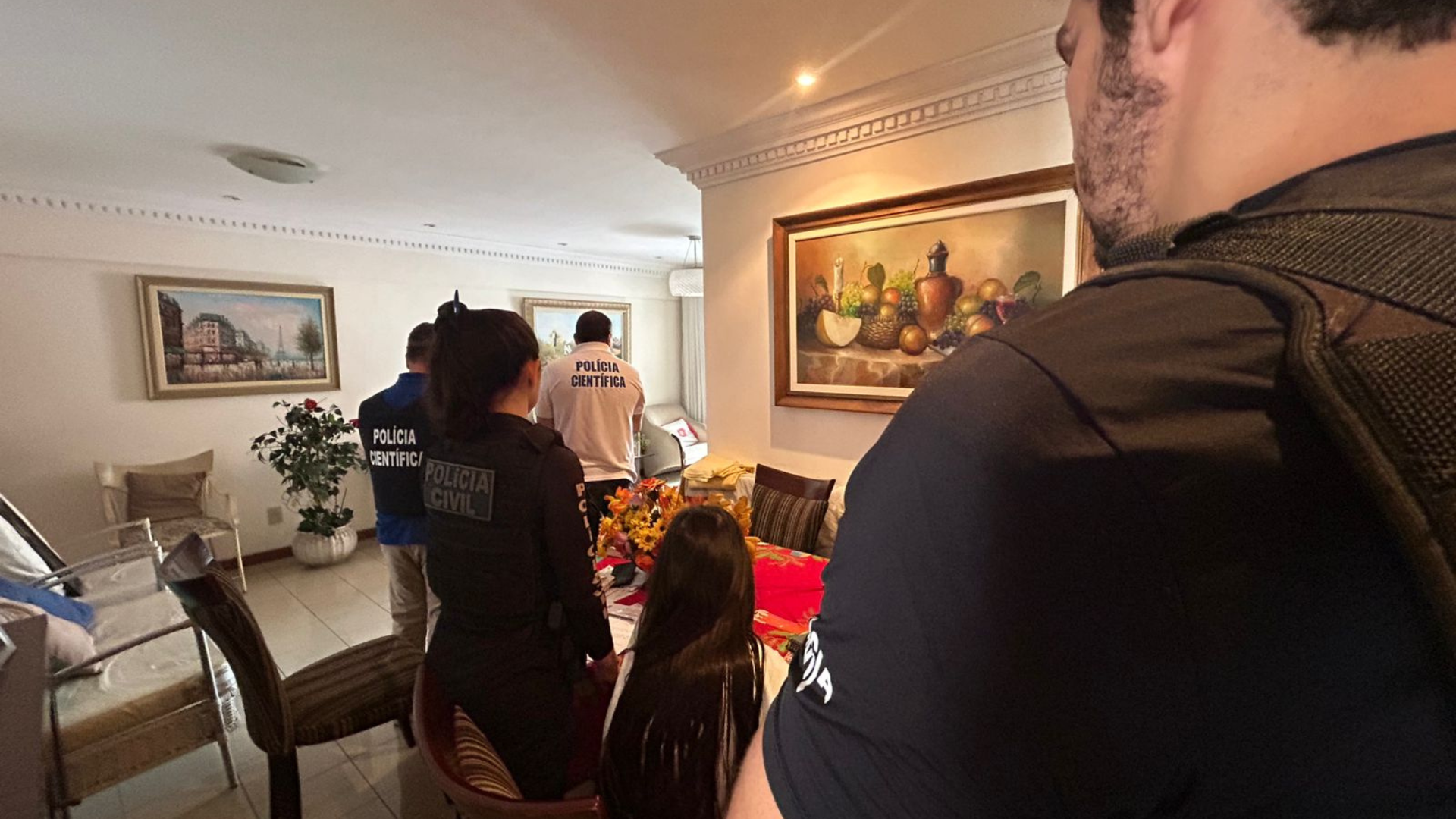 Suspeita é acusada de abusar da confiança da própria tia para realizar saques e compras com cartão bancário