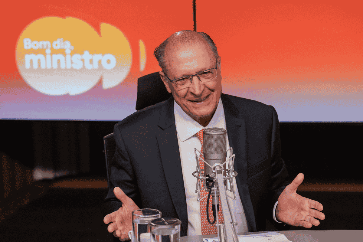 (Vice-presidente da República e ministro do Desenvolvimento, Indústria, Comércio e Serviços, Geraldo Alckmin)