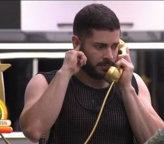 Imagem - Marcelo atende o Big Fone, fica imune e indica Aline Campos ao paredão