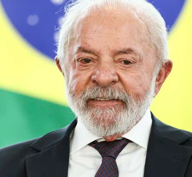 Imagem - Antes de viagem ao Panamá, Lula conversa com presidente Mulino