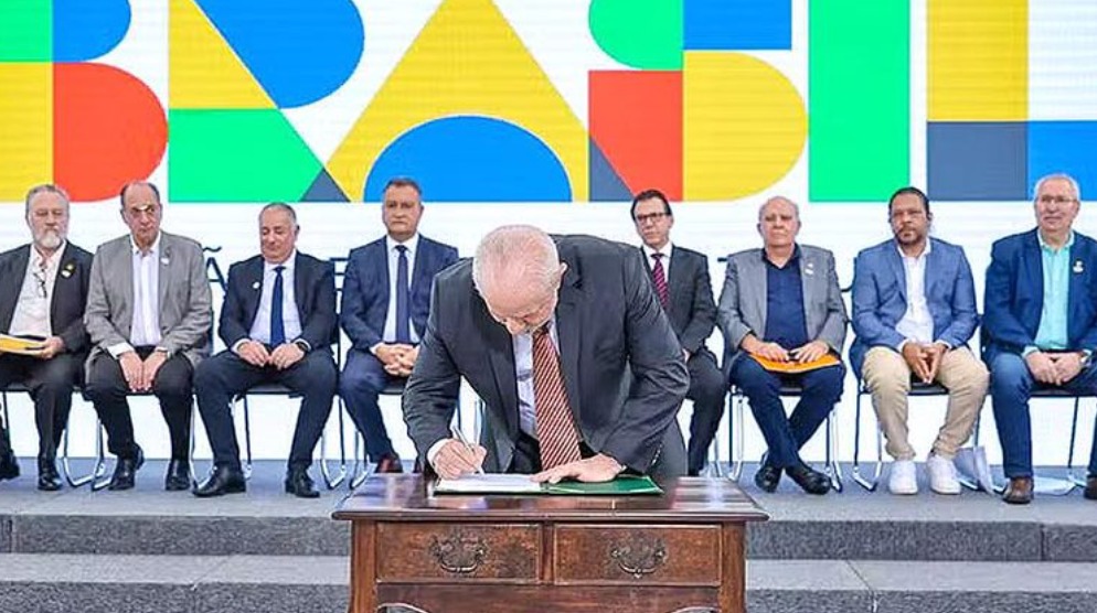 (O presidente Lula participa nesta sexta-feira (16/1) da cerimônia que marca os 90 anos de criação do salário mínimo.)