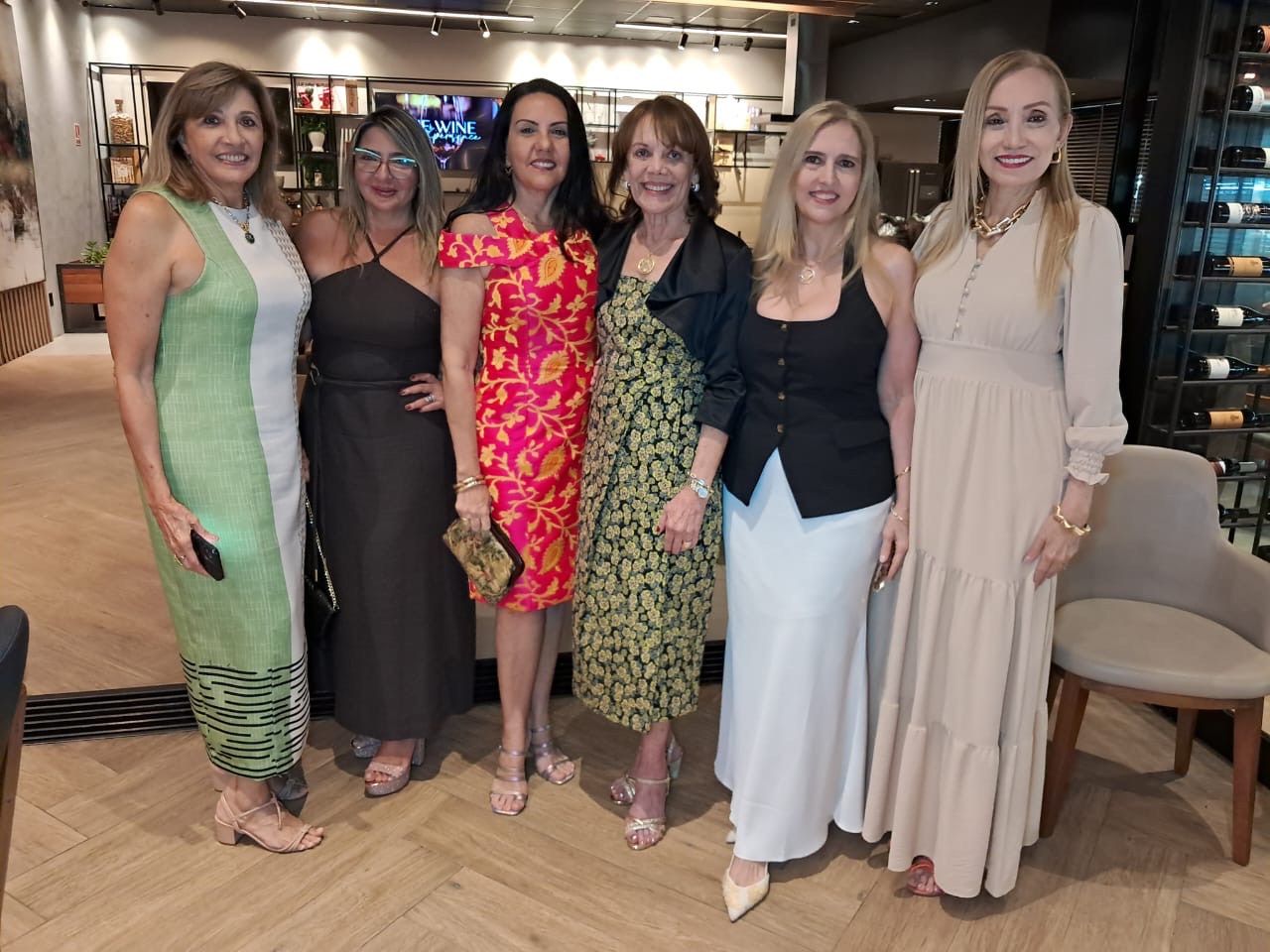 Ceiça Ribeiro, Naiara Corrêa, Neusa Lima, a aniversariante, Safira Benzecry, Alessandra Bastiani e Silvia Cruz 