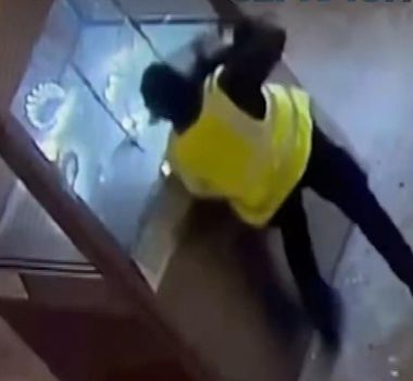 Imagem - Museu do Louvre divulga novas imagens do roubo em Paris