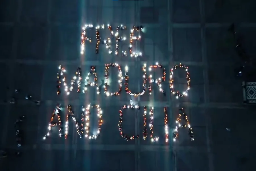 (O vídeo da manifestação foi compartilhado nas redes sociais, nesse domingo (18), pela presidente interina do país, Delcy Rodríguez.)