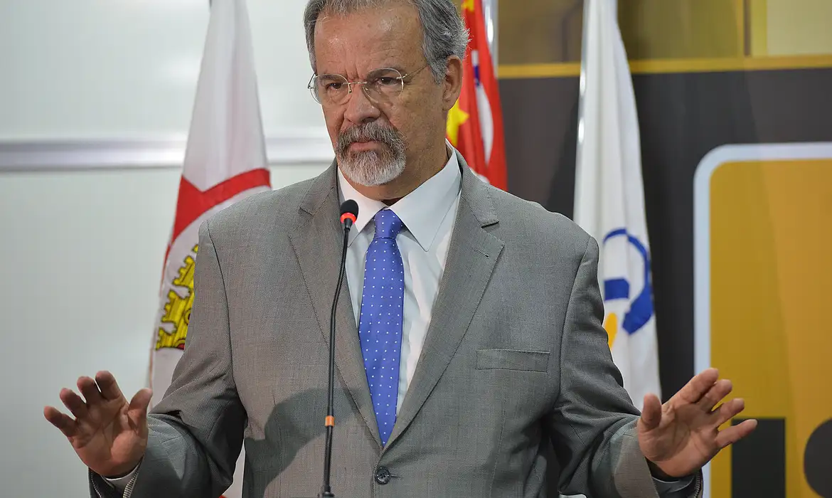 (Raul Jungmann morreu no último domingo (18). Ele foi vereador, deputado e também atuou como ministro nos governos de Fernando Henrique Cardoso e Michel Temer.)