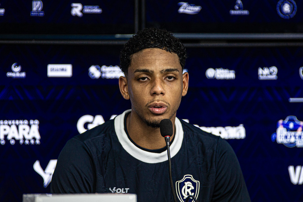 Thalisson atravessou a Almirante