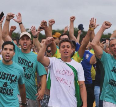 Imagem - PRF diz que não foi avisada sobre caminhada de Nikolas Ferreira e alerta para riscos na BR-040