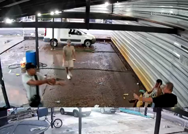 Imagem - Criminosos armados abordam vítima e levam joias de ouro na Pedreira