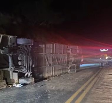 Imagem - Ônibus tomba e mata cinco durante viagem interestadual em serra de Minas