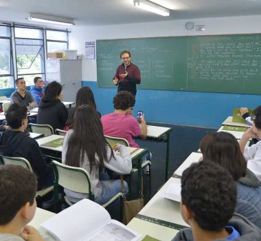 Imagem - Piso do magistério tem reajuste de 5,4% e vai a R$ 5,1 mil em 2026