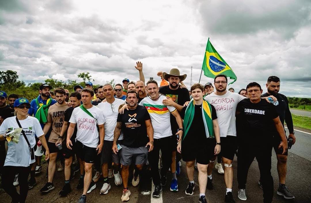 (Caminhada intitulada 'Justiça e Liberdade' reivindica anistia a Jair Bolsonaro) 