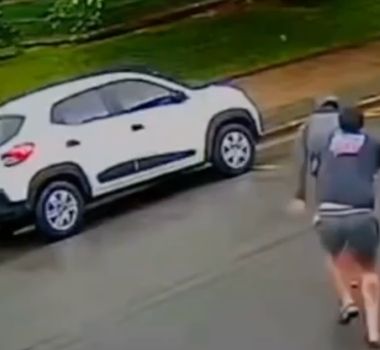 Imagem - Suspeito é contido por populares após roubo de corrente em bairro de São Paulo