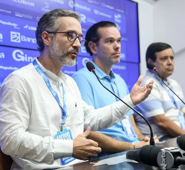 Imagem - Presidente do Paysandu esclarece situação de Rossi e confirma saída de Reverson