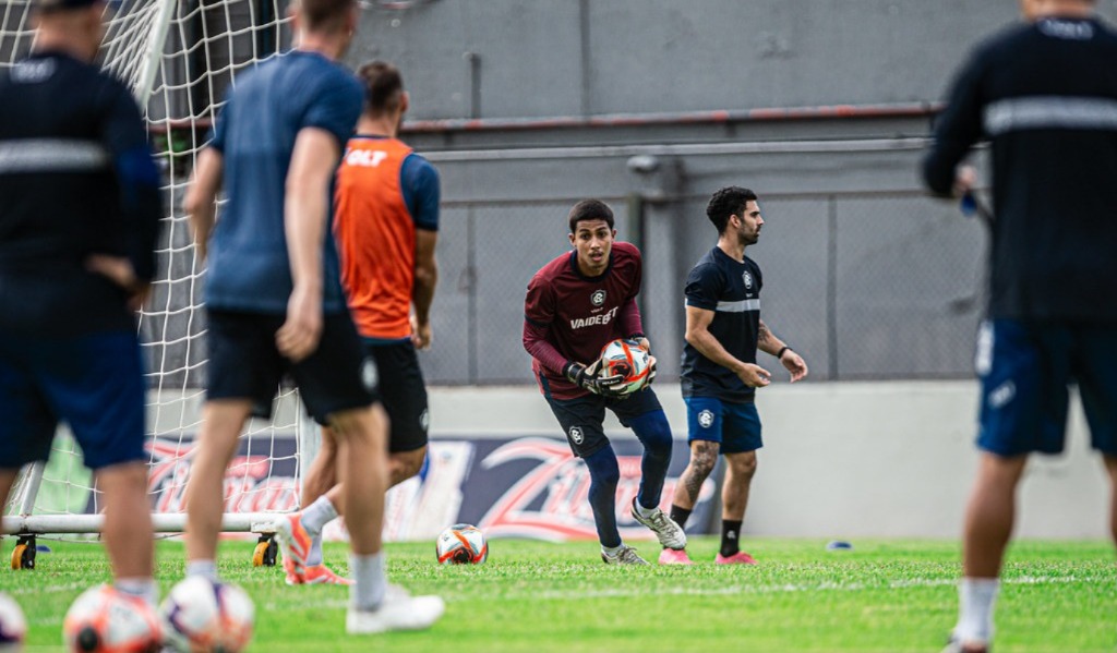Jogadores azulinos treinando no Baenão.