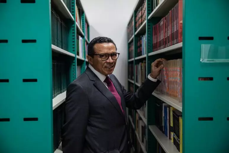 Imagem - Quem é o juiz do AM que censurou reportagem da Folha sobre projeto ligado ao Banco Master