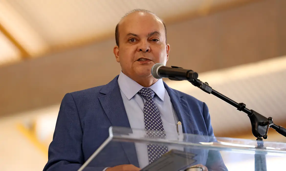 Oposição no DF pede impeachment de Ibaneis -