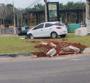 Imagem - Motorista perde controle de carro e bate em rotatória da avenida Júlio César, em Belém