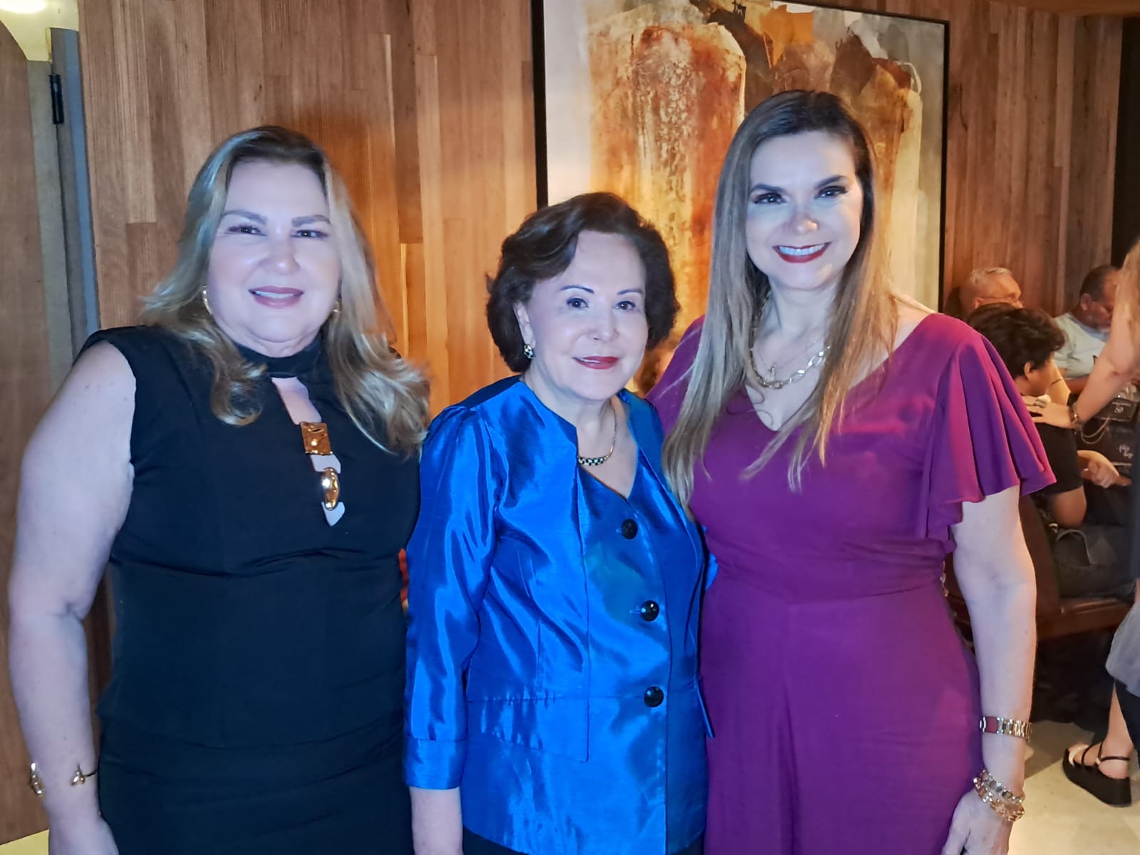 A odontóloga aniversariante com Maria Lúcia Pires e Nazaré Melo