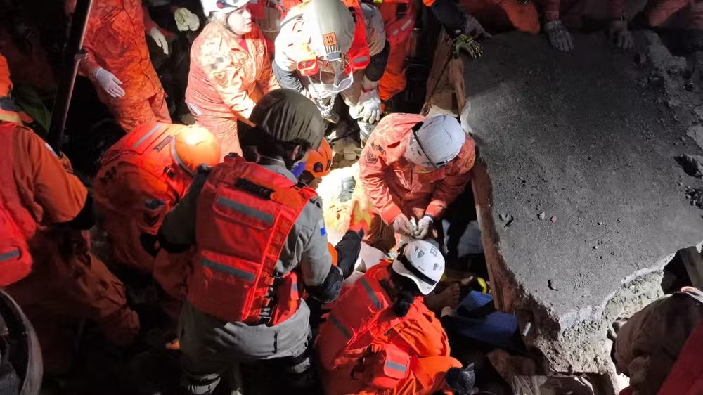 Acidente aconteceu na madrugada deste sábado - 