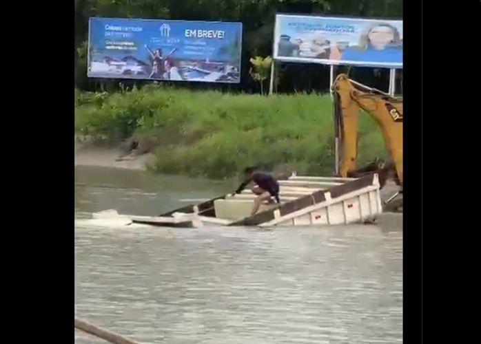 Freio falha e caminhão caçamba vai parar no rio durante travessia em Colares