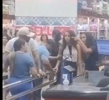 Imagem - Vídeo: bate-boca chama atenção de clientes em supermercado de Icoaraci