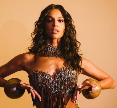 Imagem - Alane Dias repercute com look feito inteiramente de cola quente