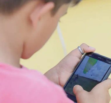 Imagem - França avança para proibir redes sociais a menores de 15 anos