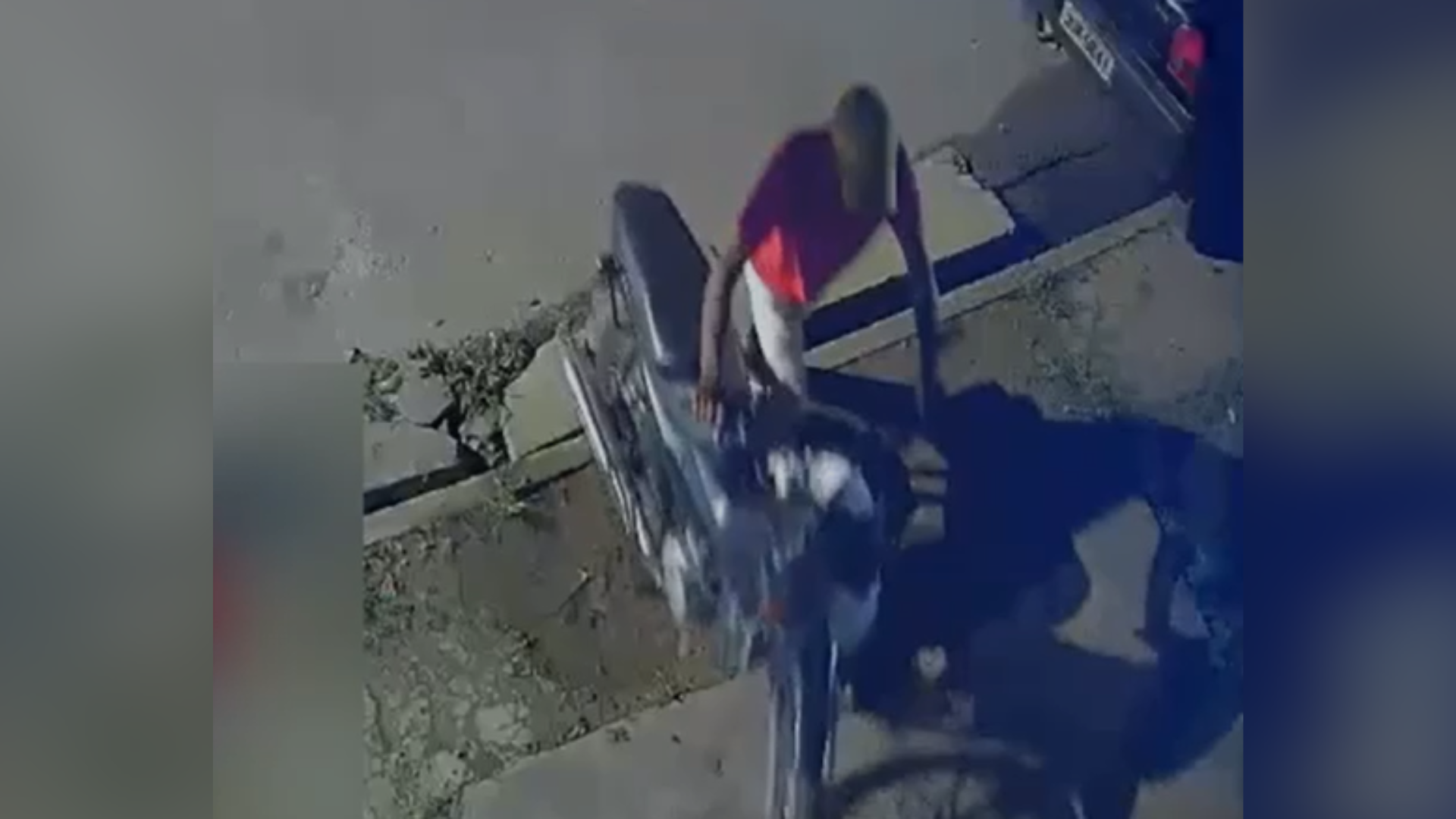 Crime aconteceu na madrugada de segunda-feira no bairro Santa Benedita e foi flagrado por monitoramento