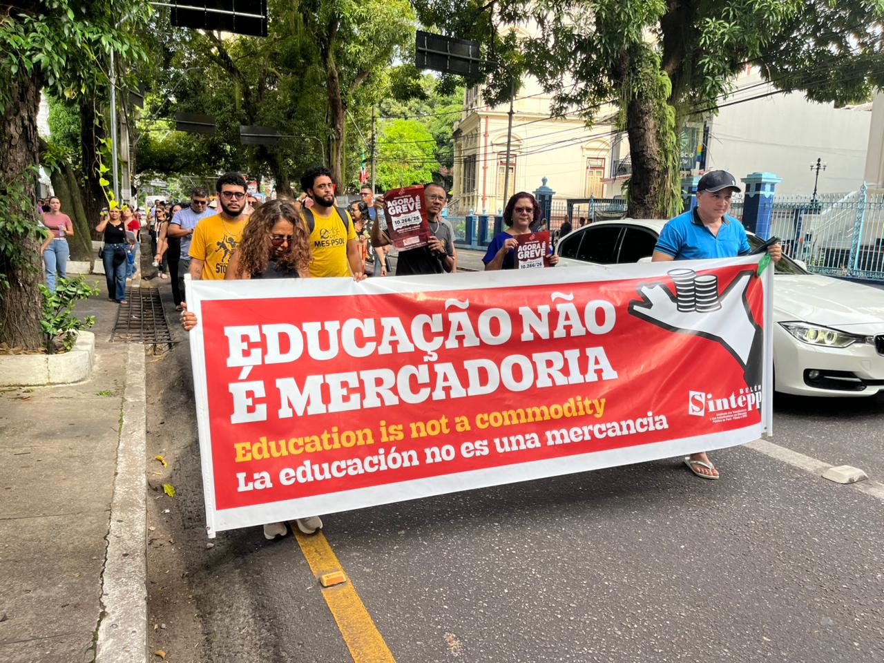 Servidores municipais de Belém protestam contra novo estatuto 