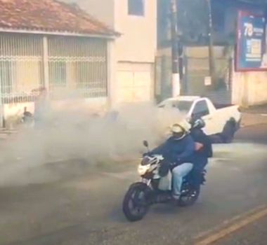 Imagem - Vídeo: carro pega fogo em meio a rua no bairro do Telégrafo, em Belém