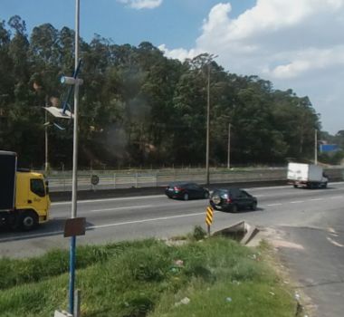 Imagem - Quatro pessoas morrem em colisão entre carro e caminhão na Régis Bittencourt