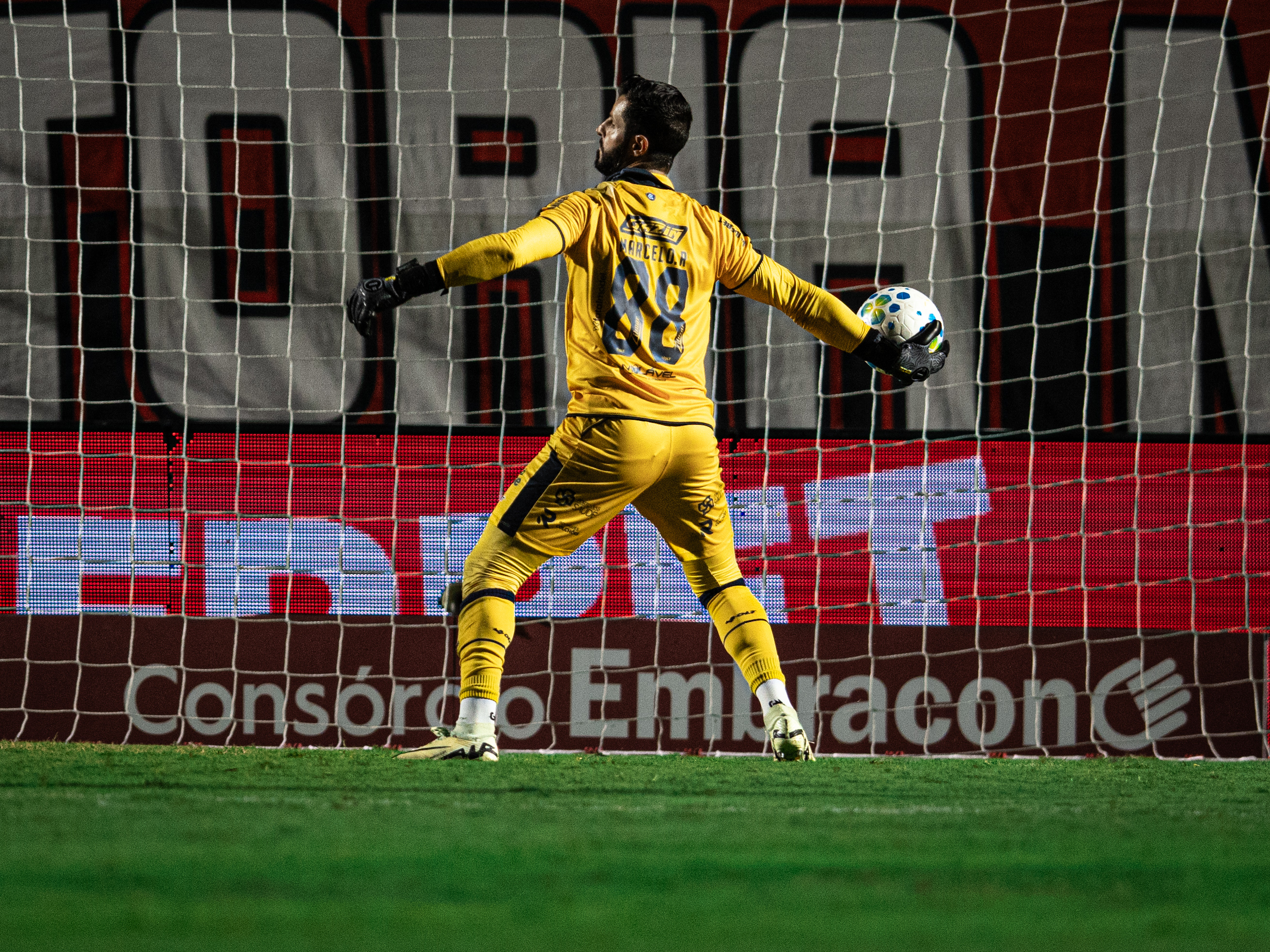 Goleiro lamentou a derrota na estreia - 
