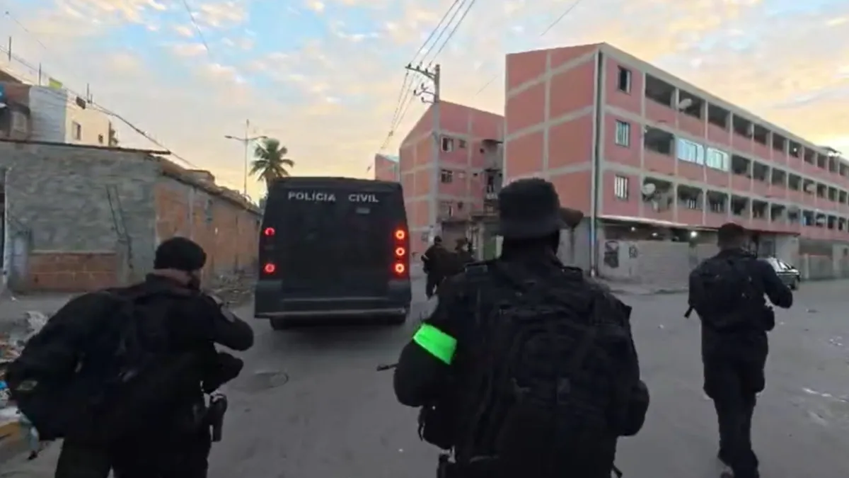 Operação da Polícia Civil mira quadrilha de roubo de cargas em Manguinhos e prende suspeitos