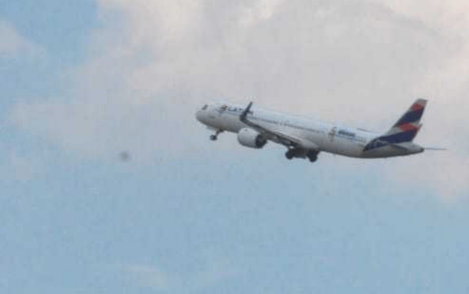 Voo que seguia de São Paulo para Brasília foi desviado para Ribeirão Preto após princípio de incêndio