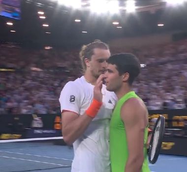 Imagem - Alcaraz supera Zverev em batalha histórica e avança à final inédita do Australian Open