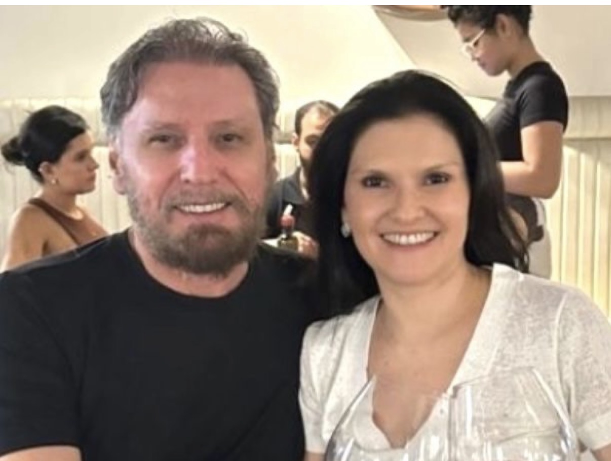 Arlindo Guimarães foi o aniversariante desse sábado, brindando mais um ano de vida e sucesso profissional ao lado da esposa, Cláudia Miralha. 