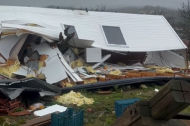Imagem - Brasileira grava destruição da própria casa durante passagem do ciclone Kristin em Portugal