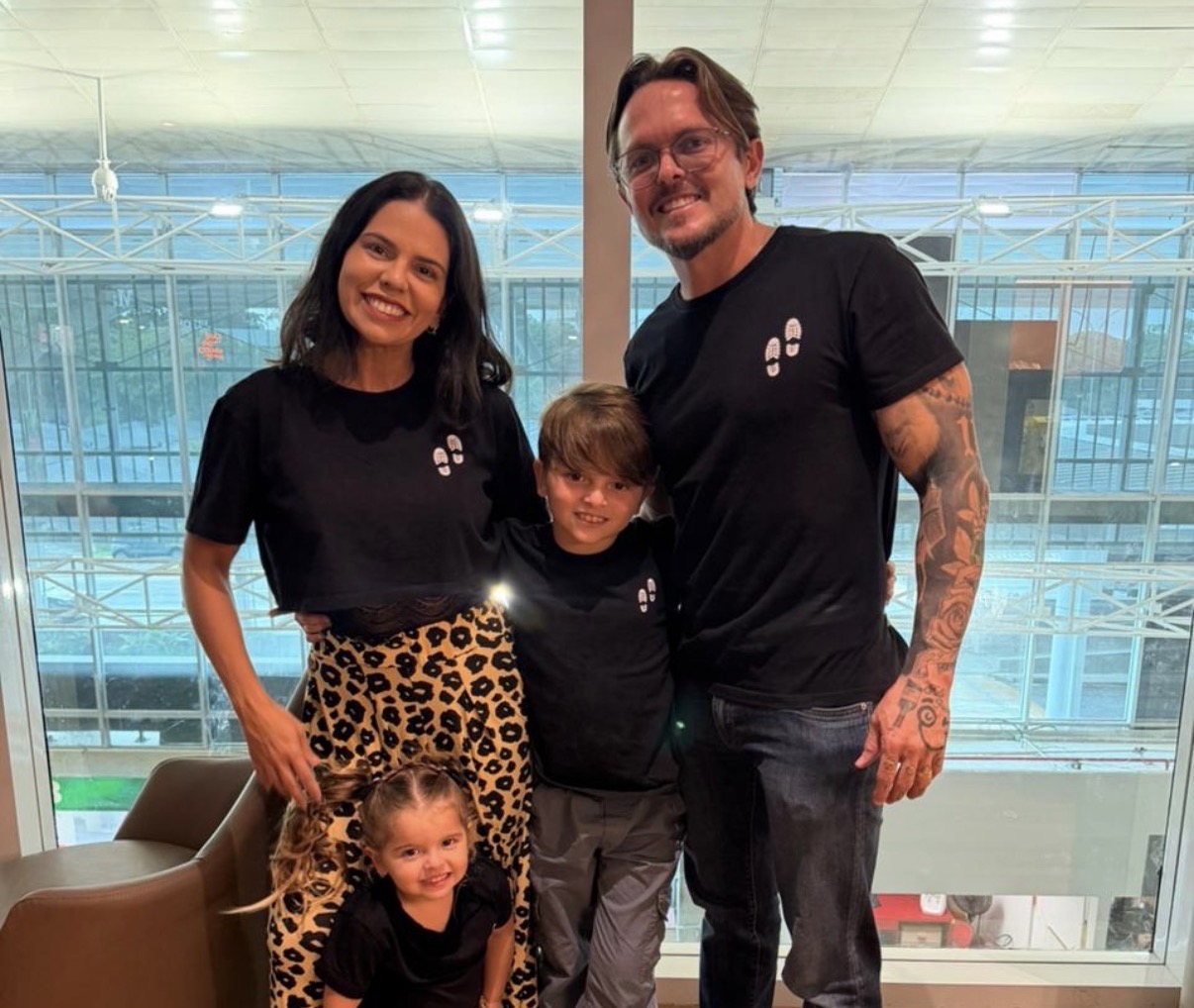 Os empresários Carin Wendra e Diego Guimarães comemoraram as suas Bodas de Cerâmica ou Vime, nove anos de feliz união, ao lado dos filhos Thor e Jade.