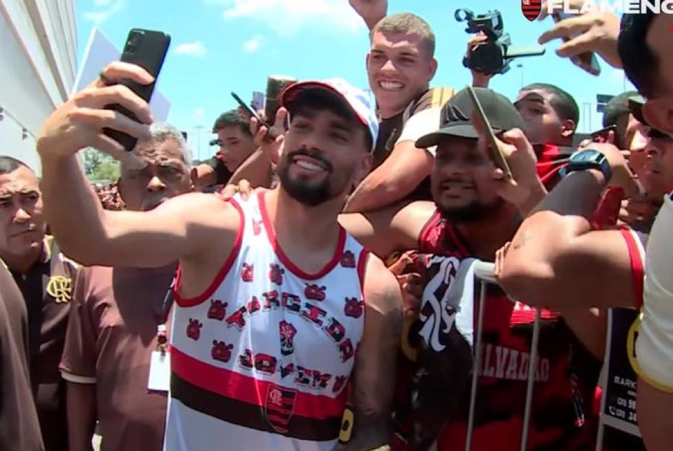 Paquetá foi recebido pela torcida do Flamengo - 