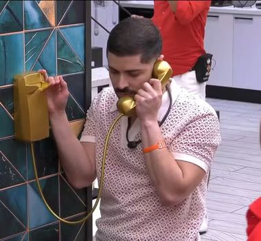 Imagem - BBB 26: Marcelo atende o 3º Big Fone da semana; entenda as consequências