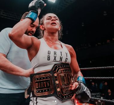 Imagem - Paraense Paula Bittencourt conquista o cinturão peso-galo feminino do DBX