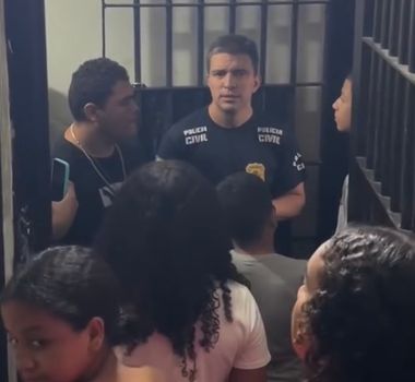 Imagem - Delegado leva jovens a presídio e usa realidade do cárcere como alerta contra o crime; assista