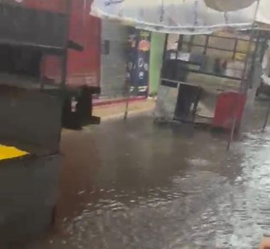 Imagem - Chuvas intensas alagam ruas do Comércio e causam transtornos em Belém