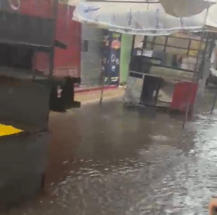 Imagem - Chuvas intensas alagam ruas do Comércio e causam transtornos em Belém