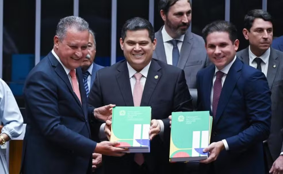 Sem citar o Palácio do Planalto, o senador fez críticas indiretas ao governo Lula em meio às disputas sobre emendas parlamentares