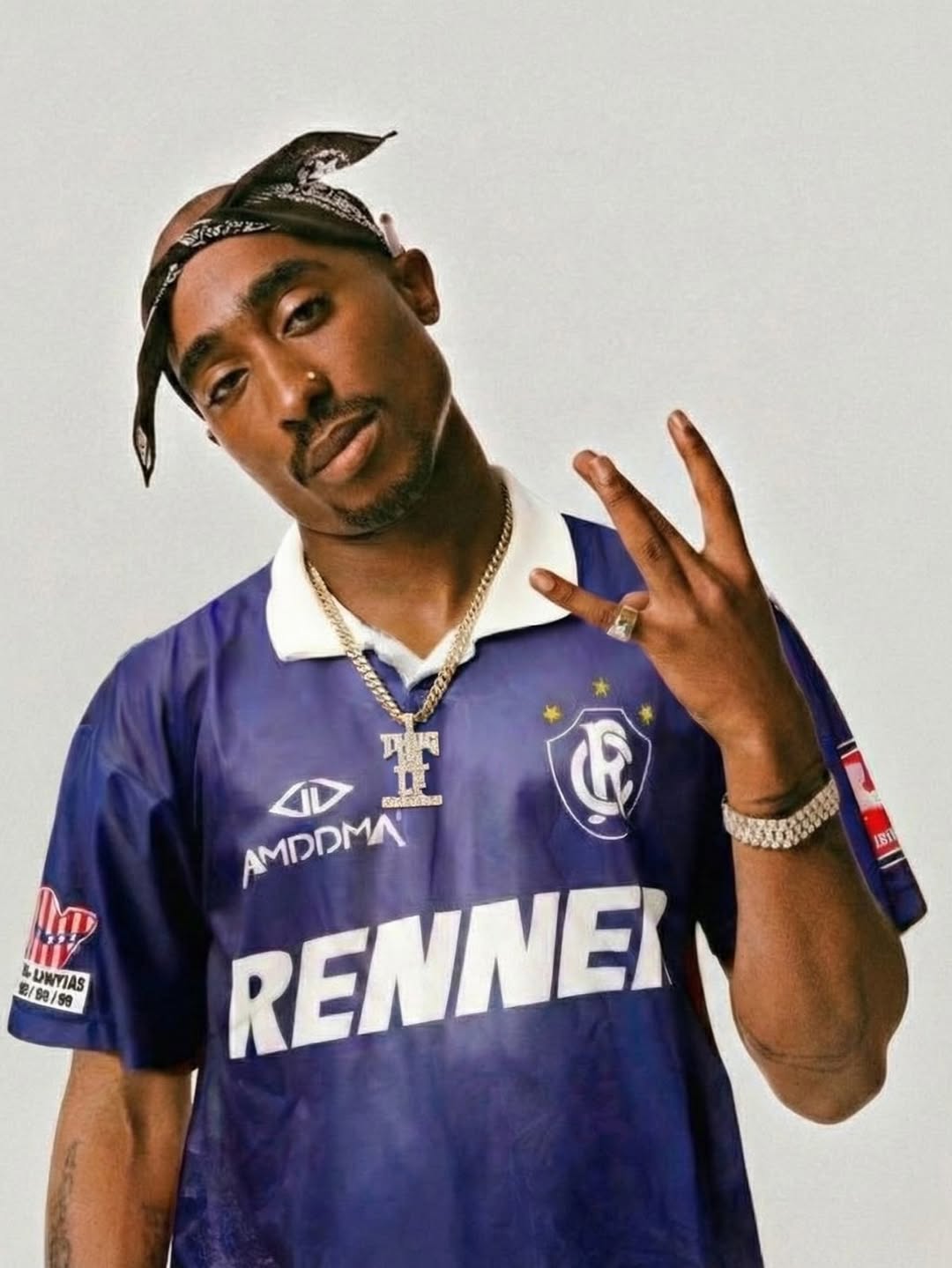 Tupac com a camisa do Remo