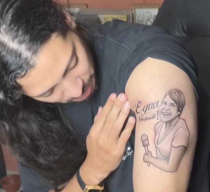 Imagem - Fã eterniza Célia Pinho na pele com tatuagem; assista