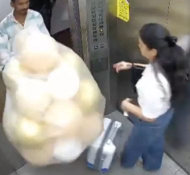 Imagem - Vídeo: balões de gás explodem dentro de elevador na Índia e duas pessoas ficam feridas