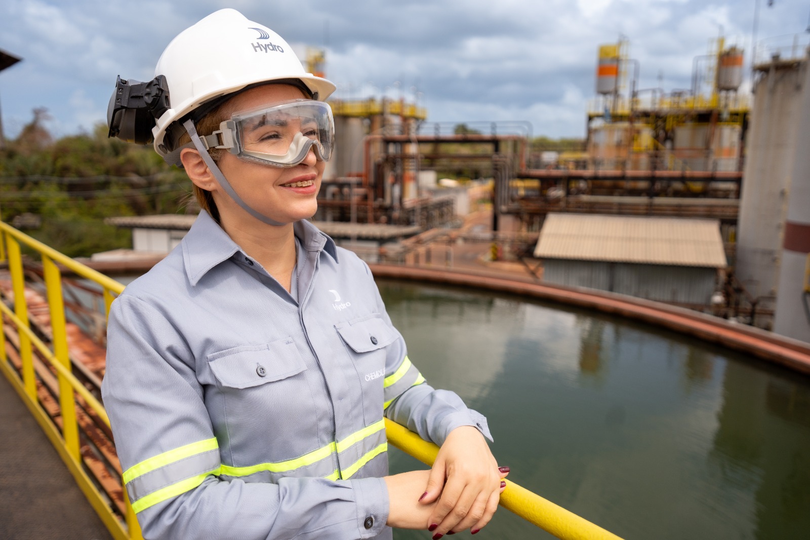 Empregada Jucyanne Pimentel, na ETEI, na Alunorte.