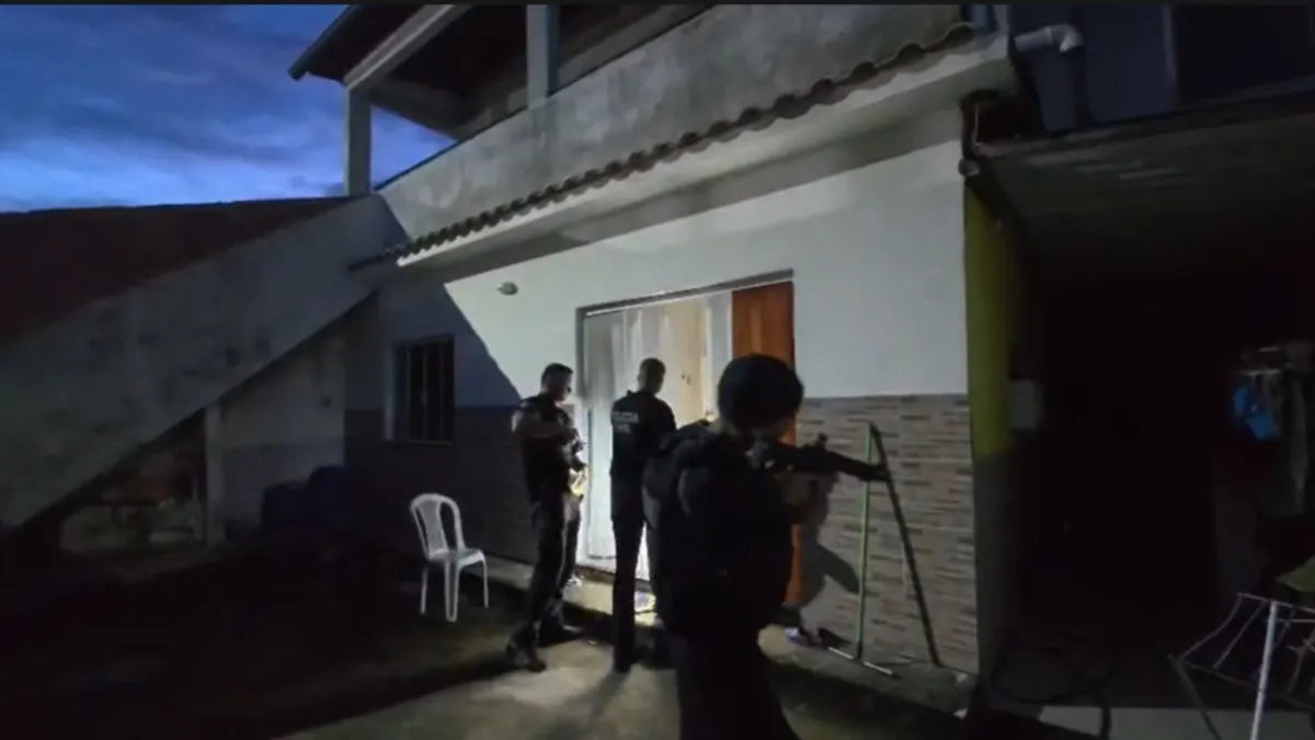 Polícia avança contra o Comando Vermelho e prende suspeitos na Baixada Fluminense